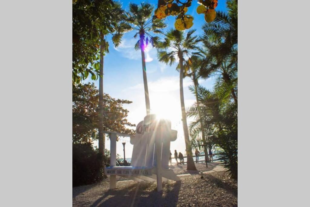 River Delight,Studio109, Beach & Pool Steps Away + Wifi Ruskin Exterior foto