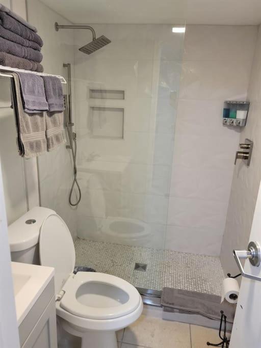 River Delight,Studio109, Beach & Pool Steps Away + Wifi Ruskin Exterior foto