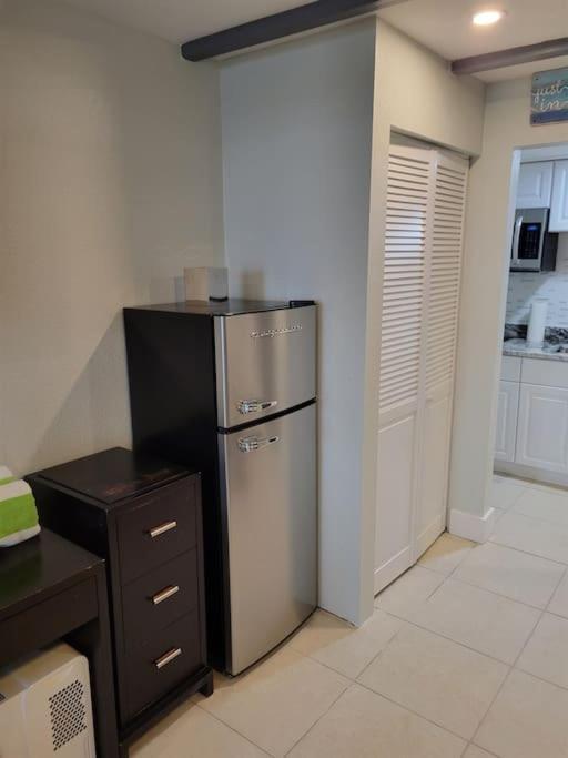 River Delight,Studio109, Beach & Pool Steps Away + Wifi Ruskin Exterior foto