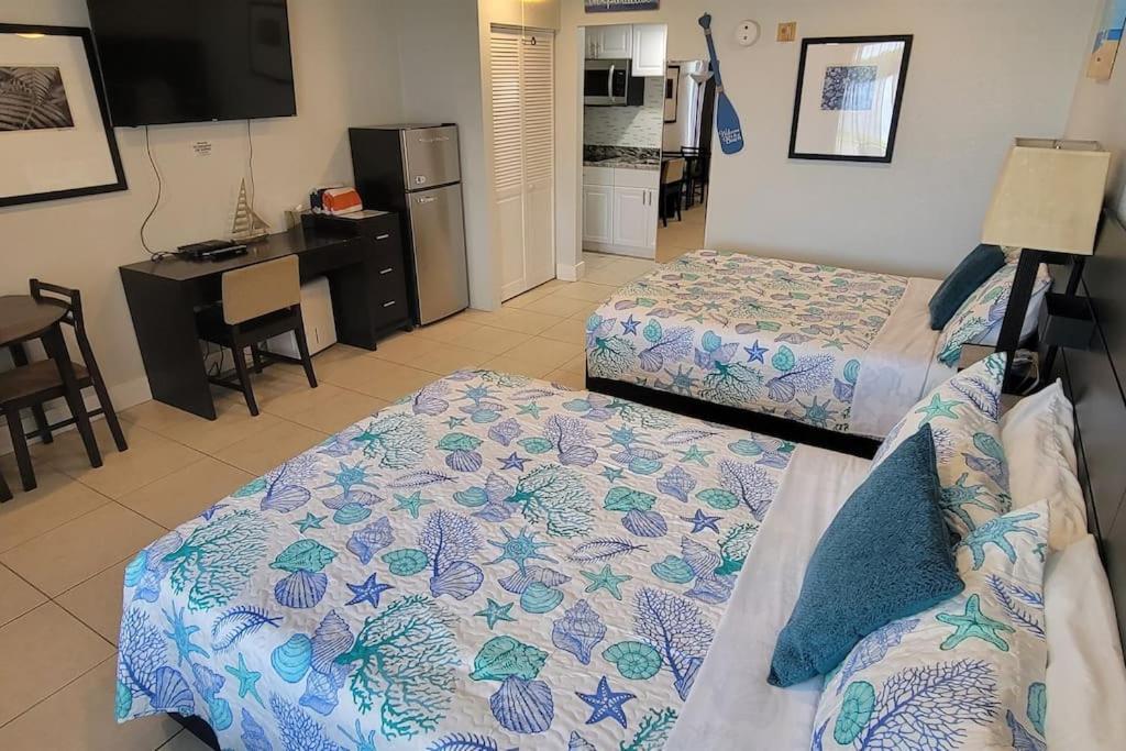 River Delight,Studio109, Beach & Pool Steps Away + Wifi Ruskin Exterior foto