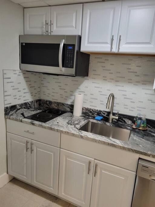 River Delight,Studio109, Beach & Pool Steps Away + Wifi Ruskin Exterior foto