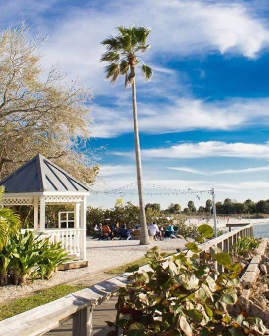 River Delight,Studio109, Beach & Pool Steps Away + Wifi Ruskin Exterior foto
